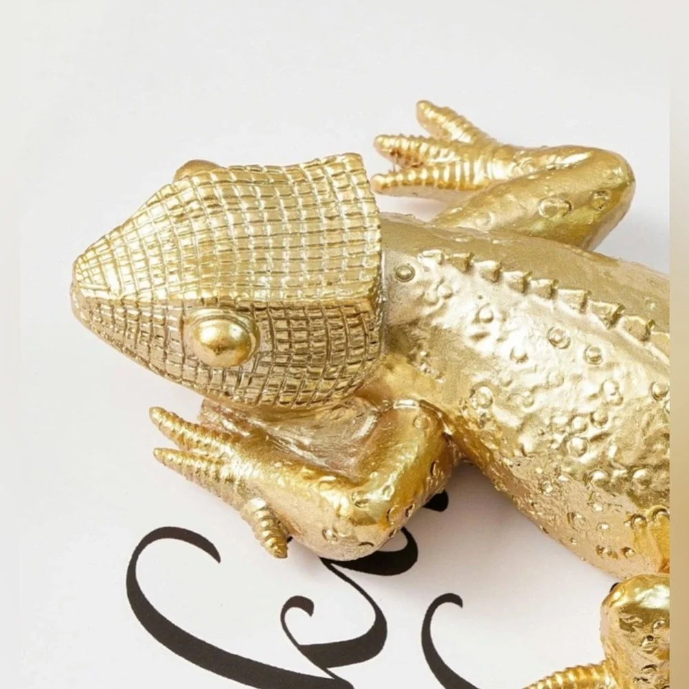 Gold Lizard Decor for Reptile Enthusiasts